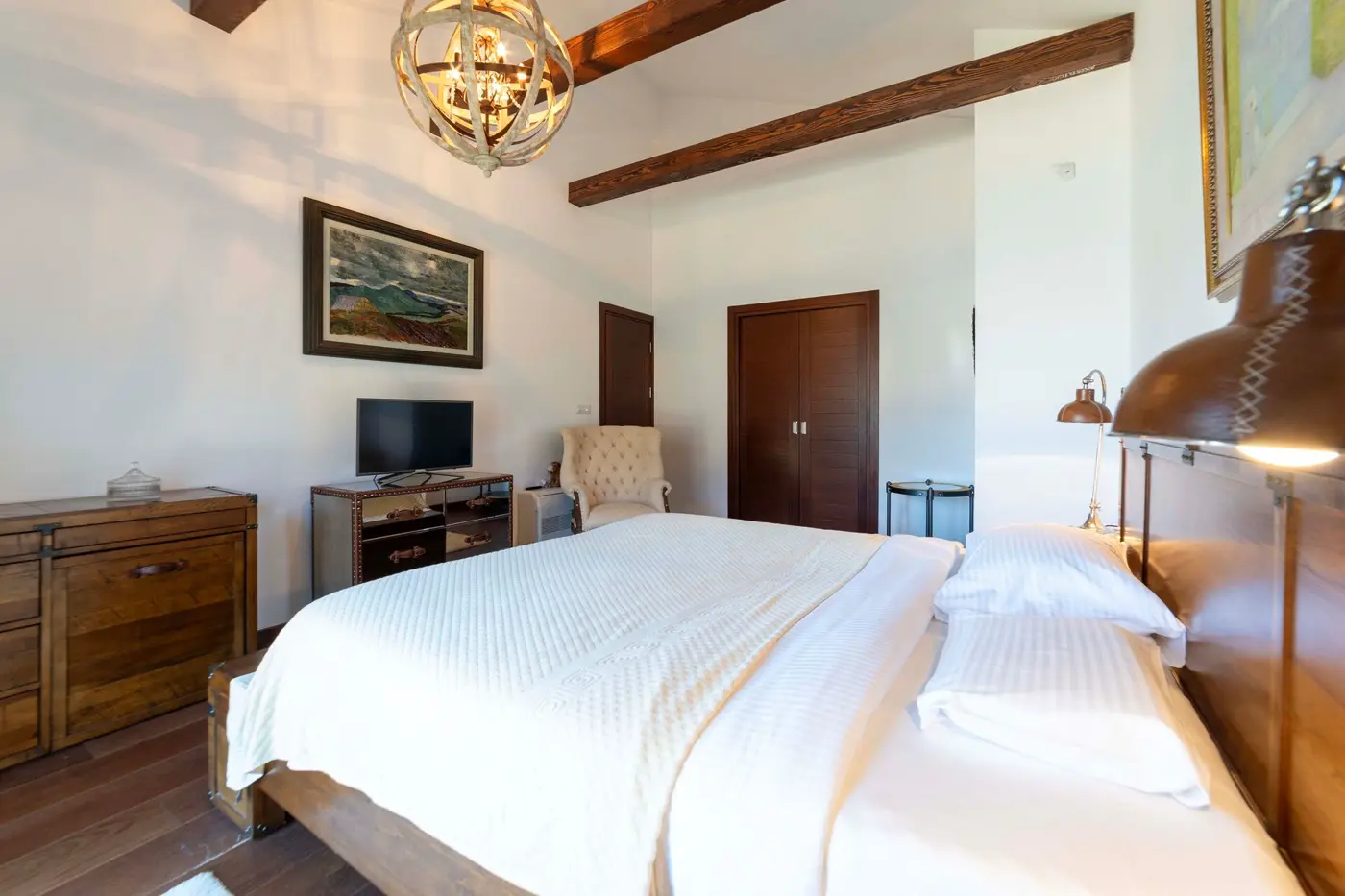 Three-room palazzo-style villa on the first line to the sea, Dobrota, Kotor