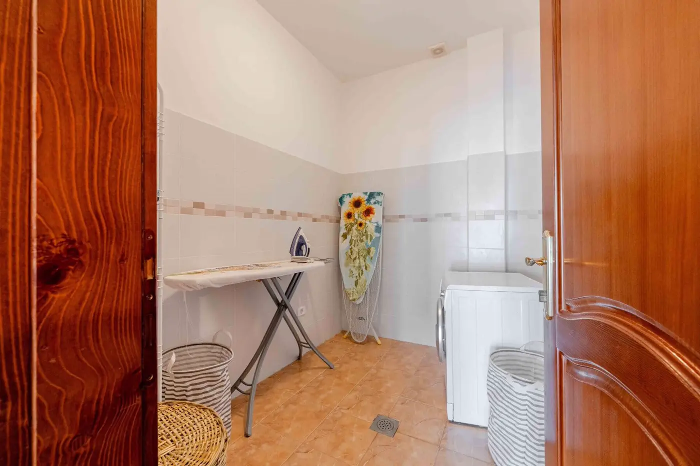 Beachfront villa with a private pool, Utjeha, Bar