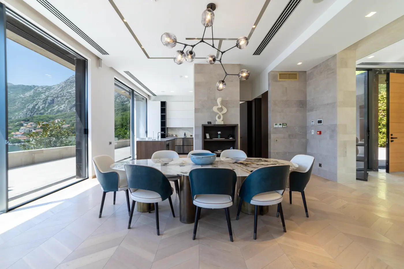 16-82 Villa Mandragora, Kotor