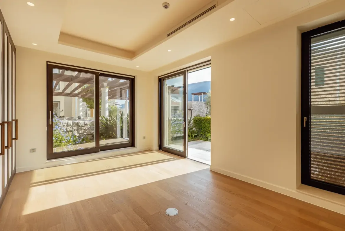 Villa with jacuzzi on the roof terrace, Portonovi Village Residences, Herceg Novi