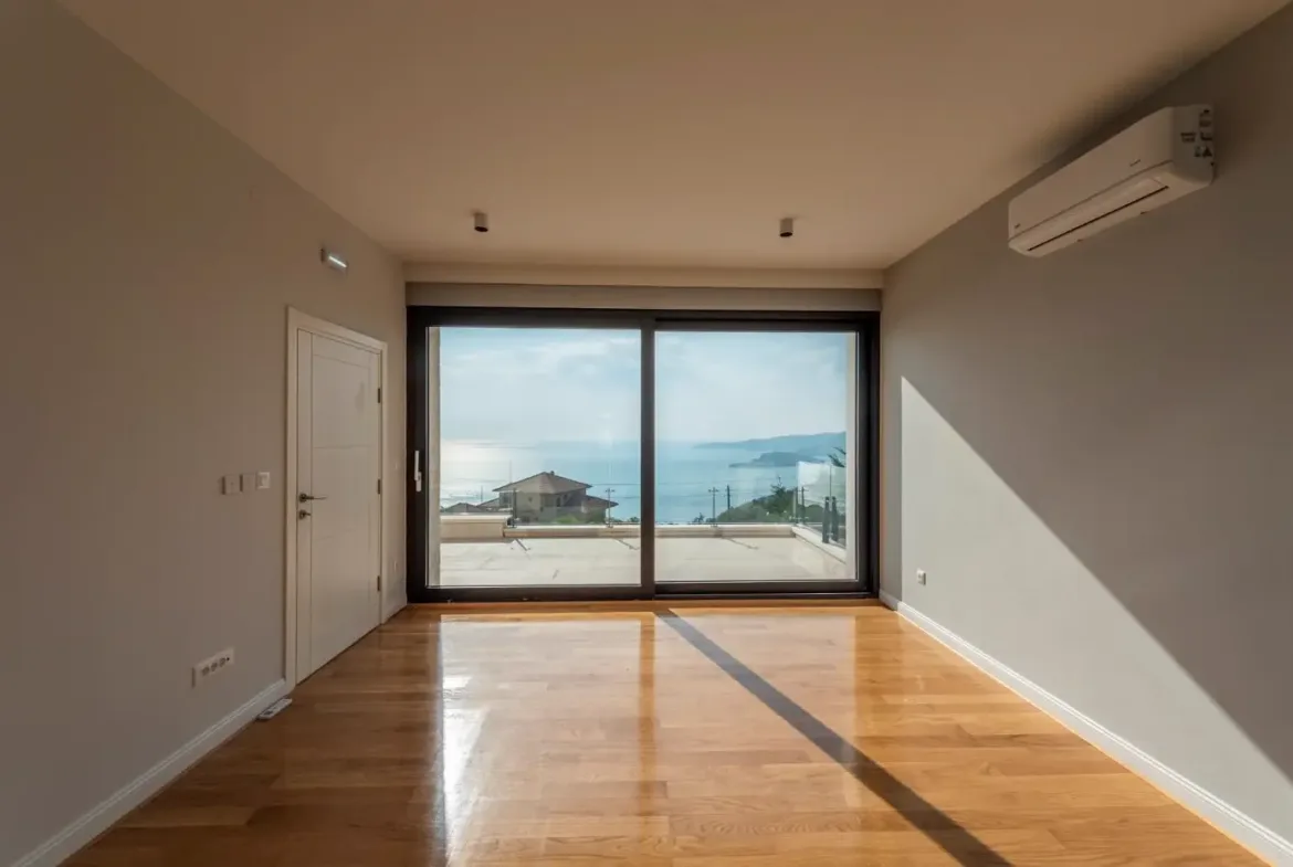 Modern villa with swimming pool and garage for two vehicles, Budva, Tudorovići