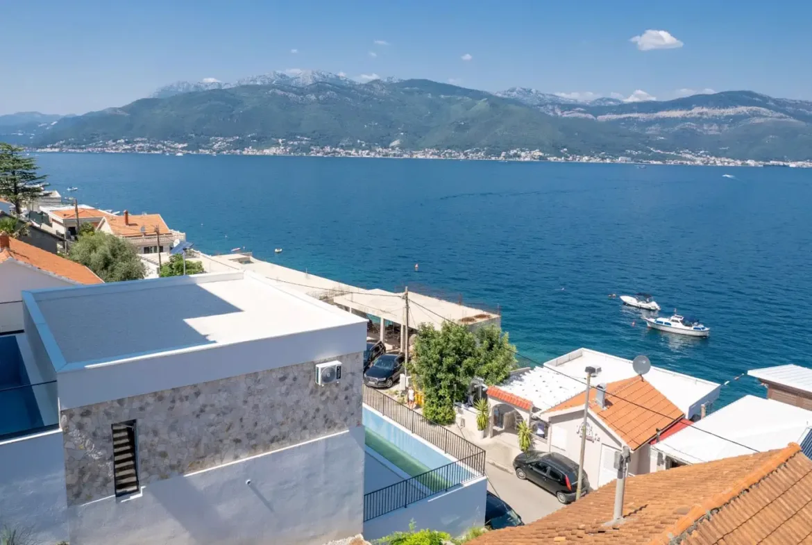 Newly built villa with pool and sea view, Krašići, Tivat