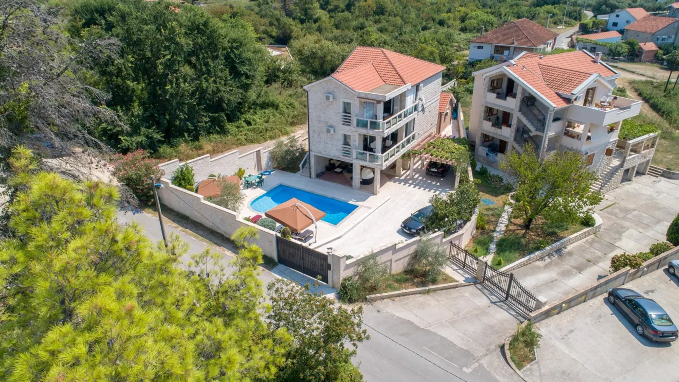 16-90 Modern villa with pool and partial sea view, Bonići, Tivat