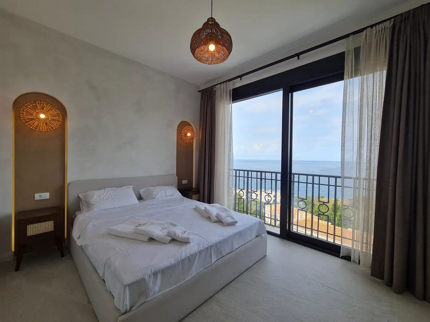 Three-story villa with pool and panoramic sea view, Skočiđevojka, Budva