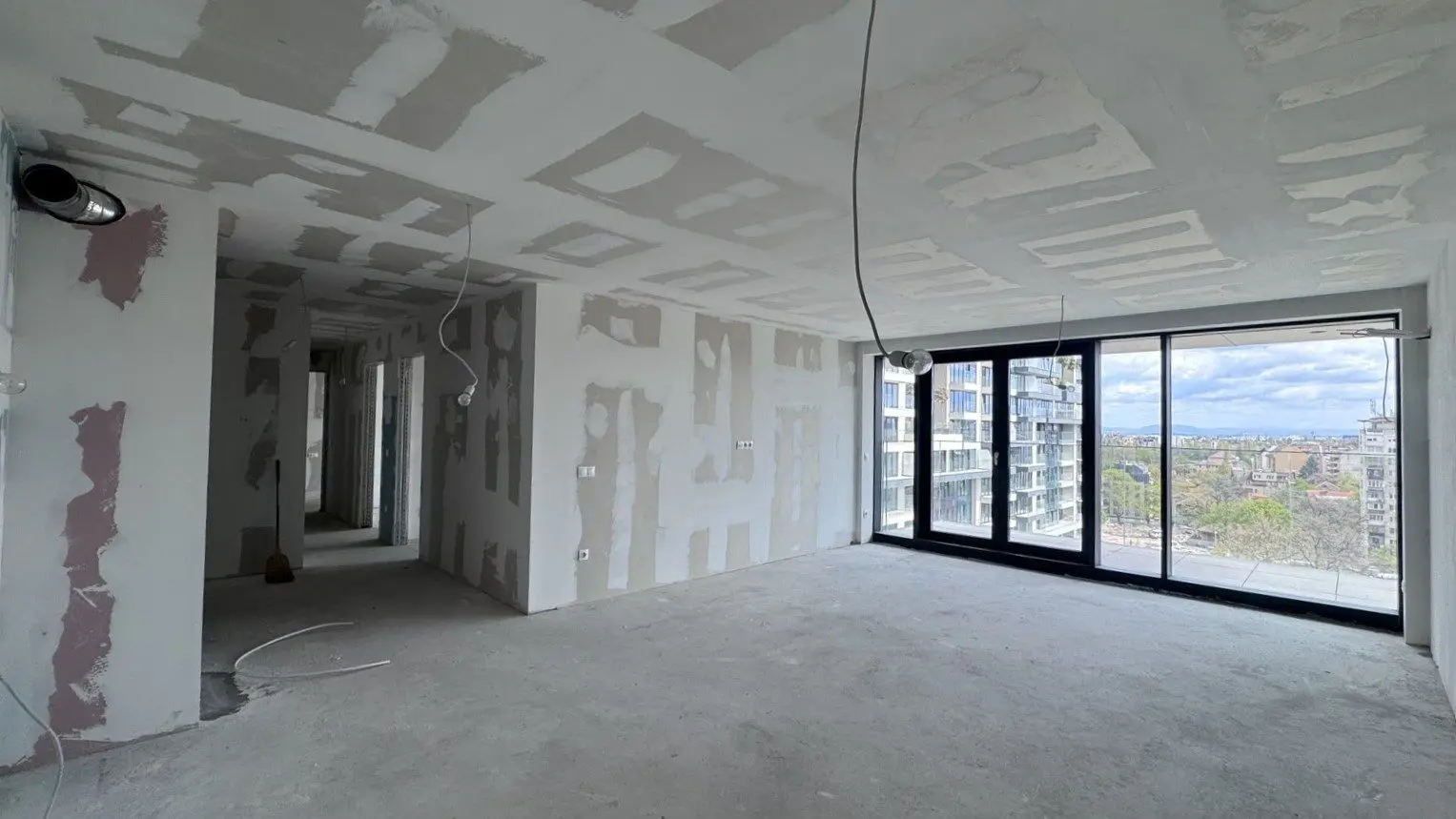 16285fc5a7414e409956506b5c2d3d40 Three-bedroom apartment in a preferred newly built complex next to Zaimov Park