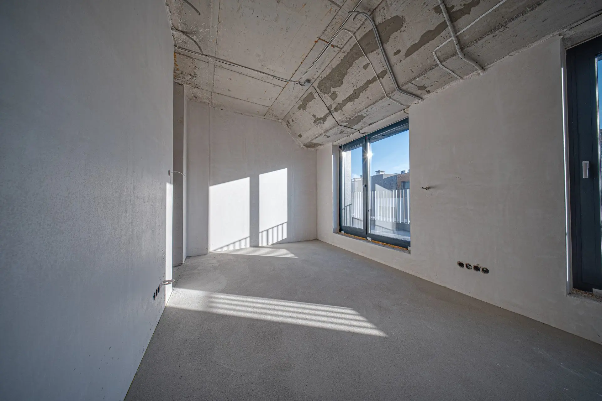 Three-bedroom apartment in a new complex near Paradise Mall