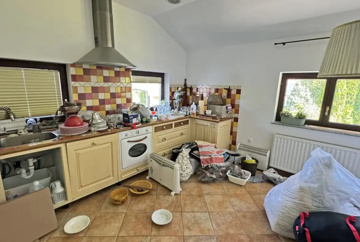 Kranj Area – Spacious Estate with Great Potential