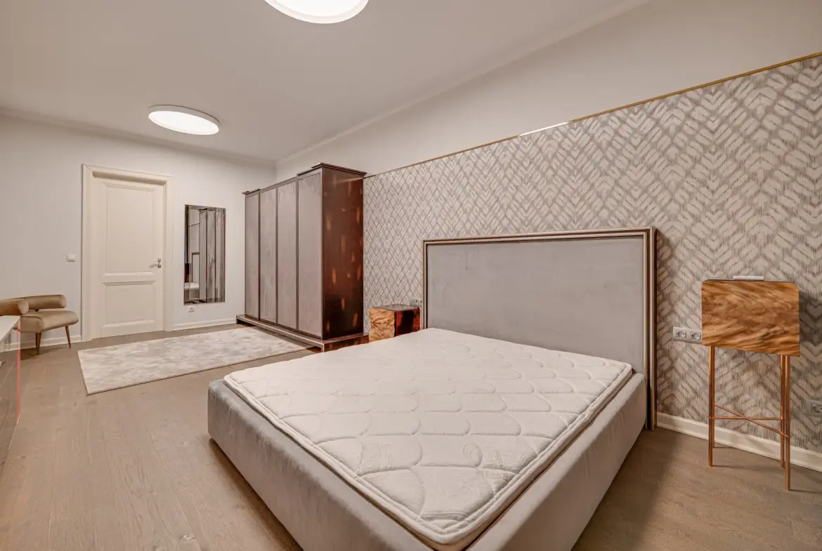 Designer apartment in an iconic building with a parking space included in the price