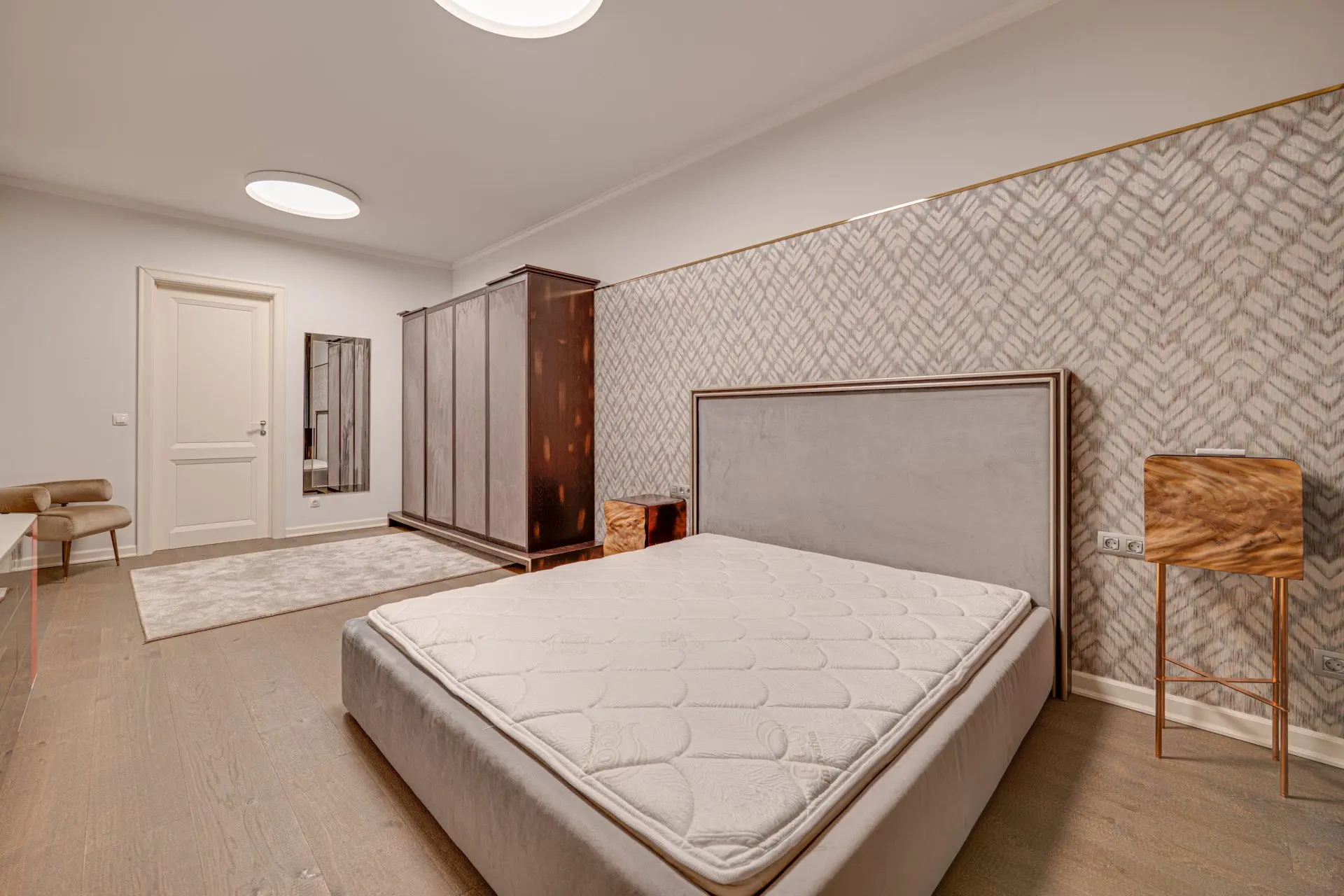 Designer apartment in an iconic building with a parking space included in the price