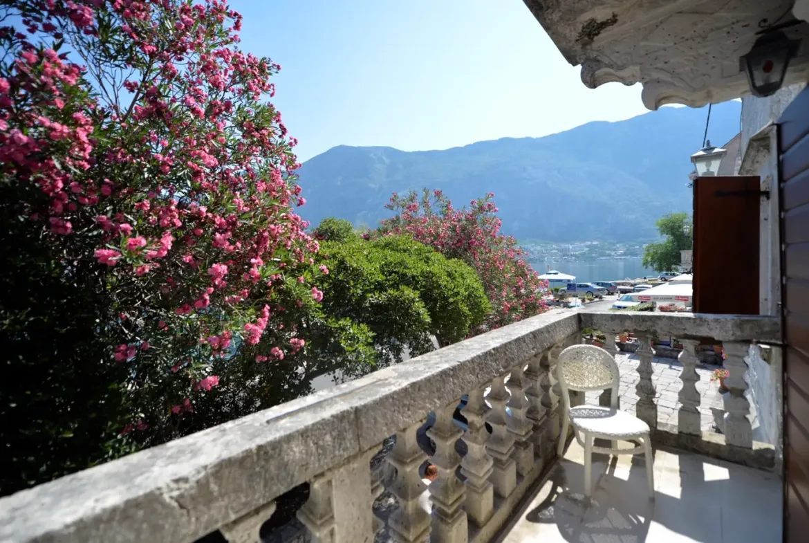 Historic stone villa on the first line to the sea, Prcanj, Kotor