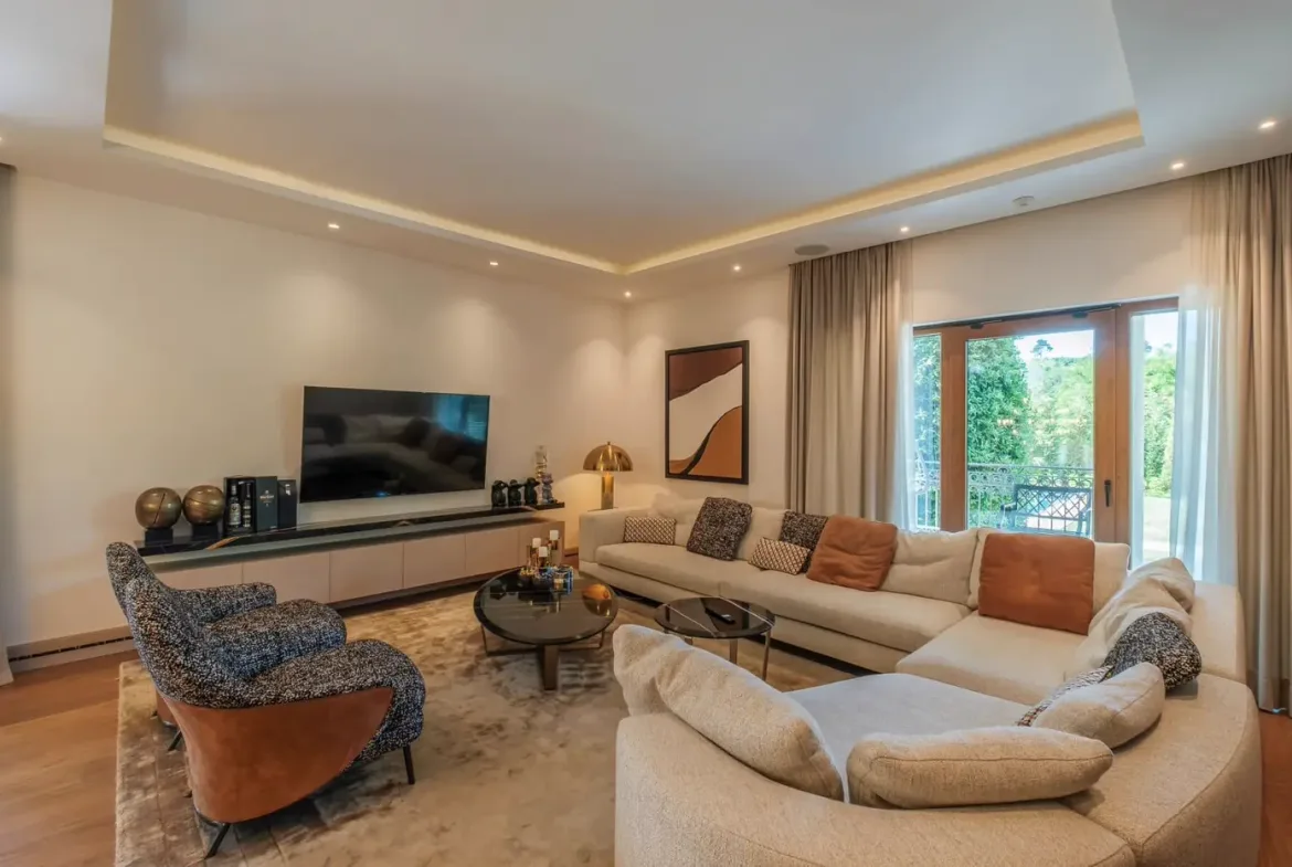Three-room designer villa with pool, Podgorica