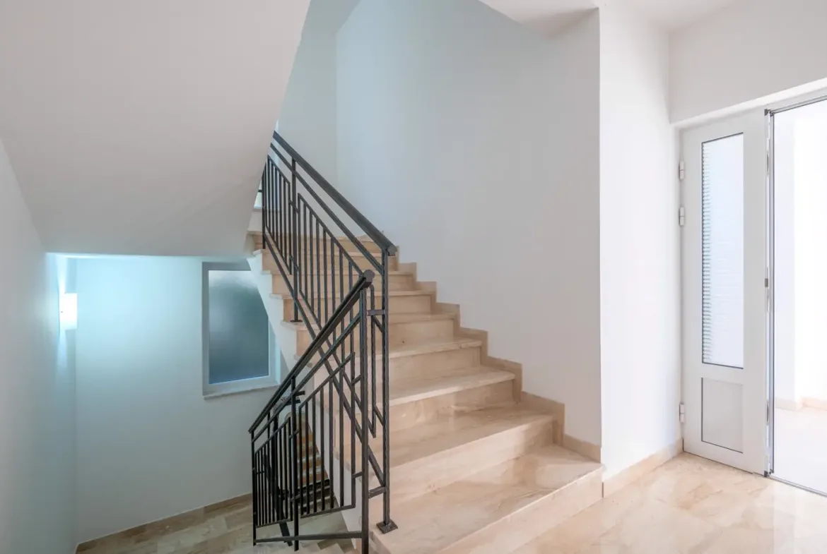 Villa with 4 bedrooms in the second row to the sea, Perazića Do, Budva
