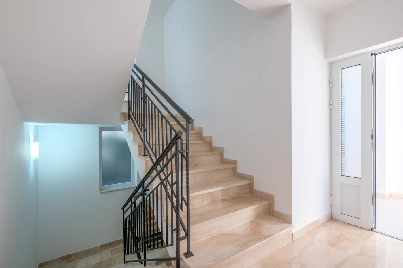 17-53 Villa with 4 bedrooms in the second row to the sea, Perazića Do, Budva