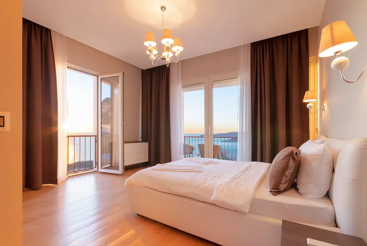 Villa with 4 bedrooms, swimming pool and open sea view, Blizikuce, Budva