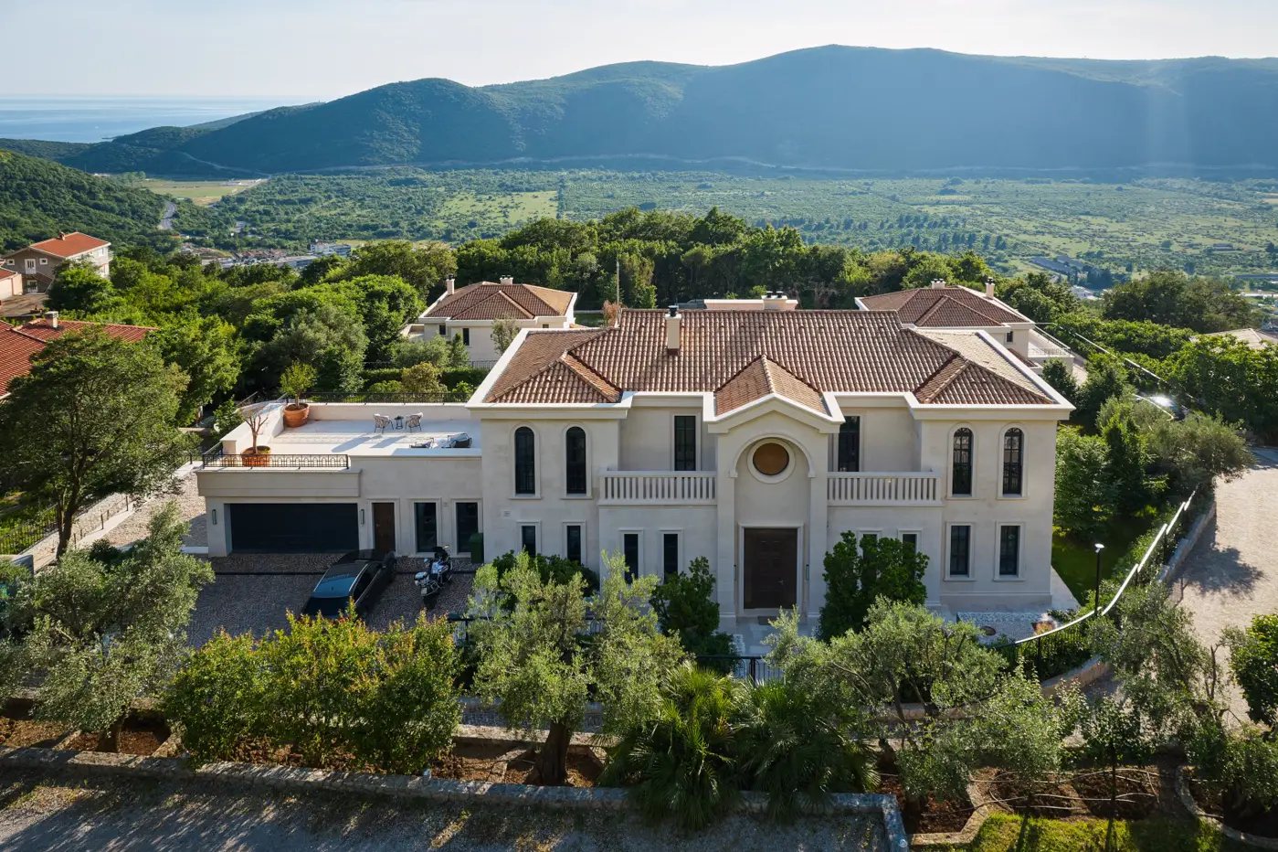 17-65 Exclusive complex of three villas with sea view, available for rent, Budva