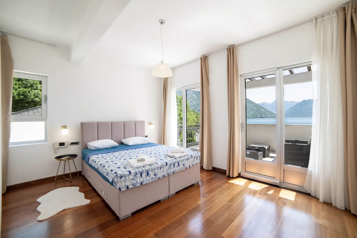 Modern villa on the first line to the sea, Strp, Kotor