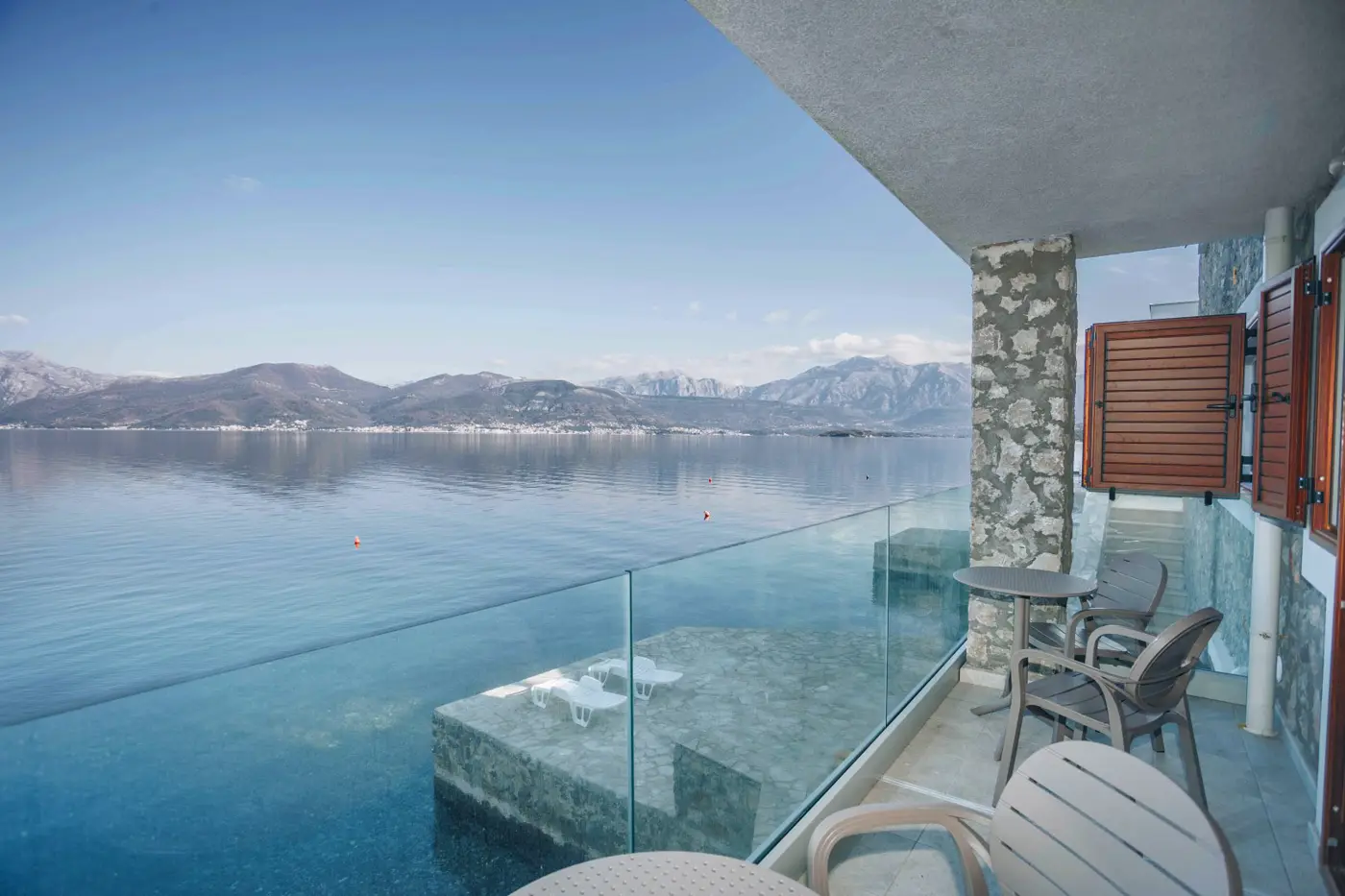 New villa with 3 apartments on the first line to the sea, Tivat, Krašići