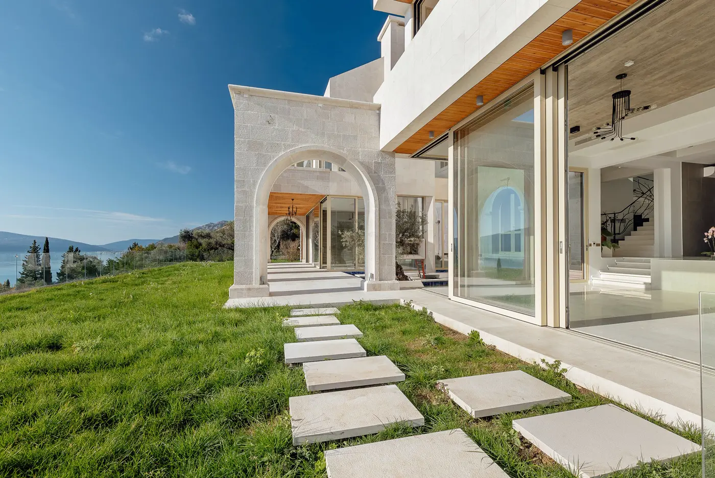 A unique villa with a panoramic view of the sea and Porto Montenegro, Tivat