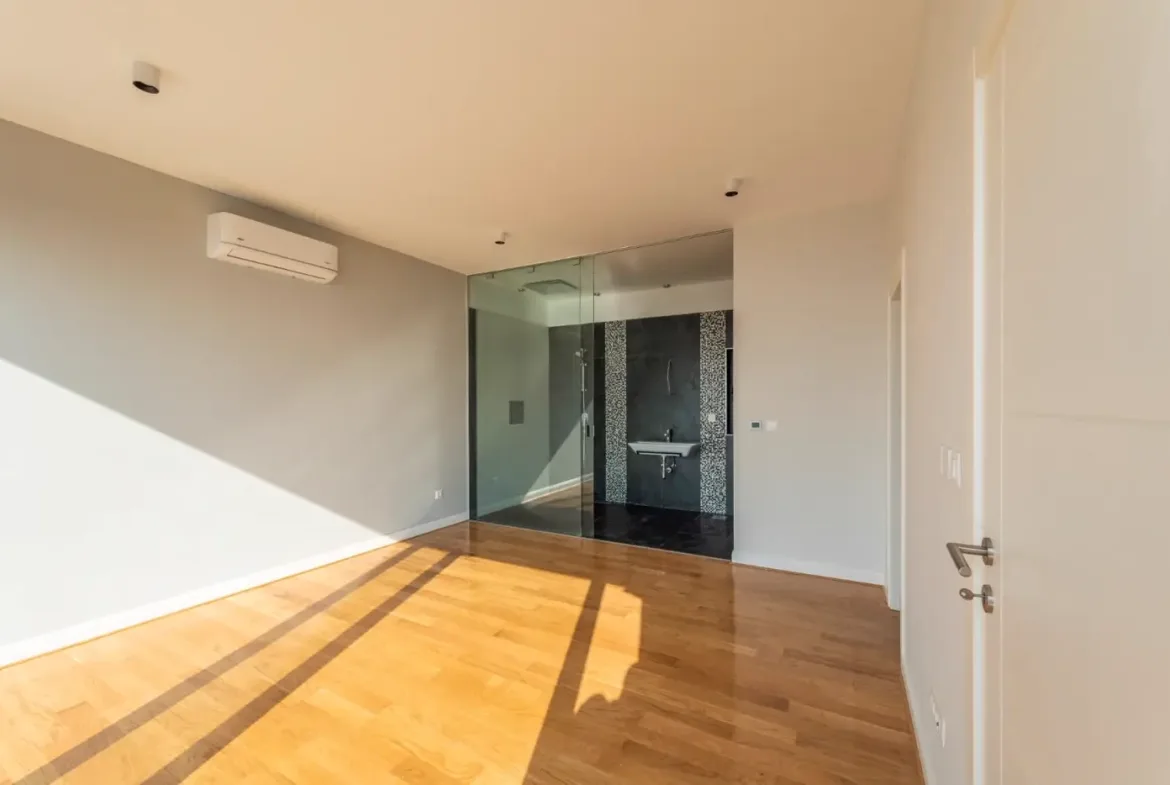 Modern villa with swimming pool and garage for two vehicles, Budva, Tudorovići