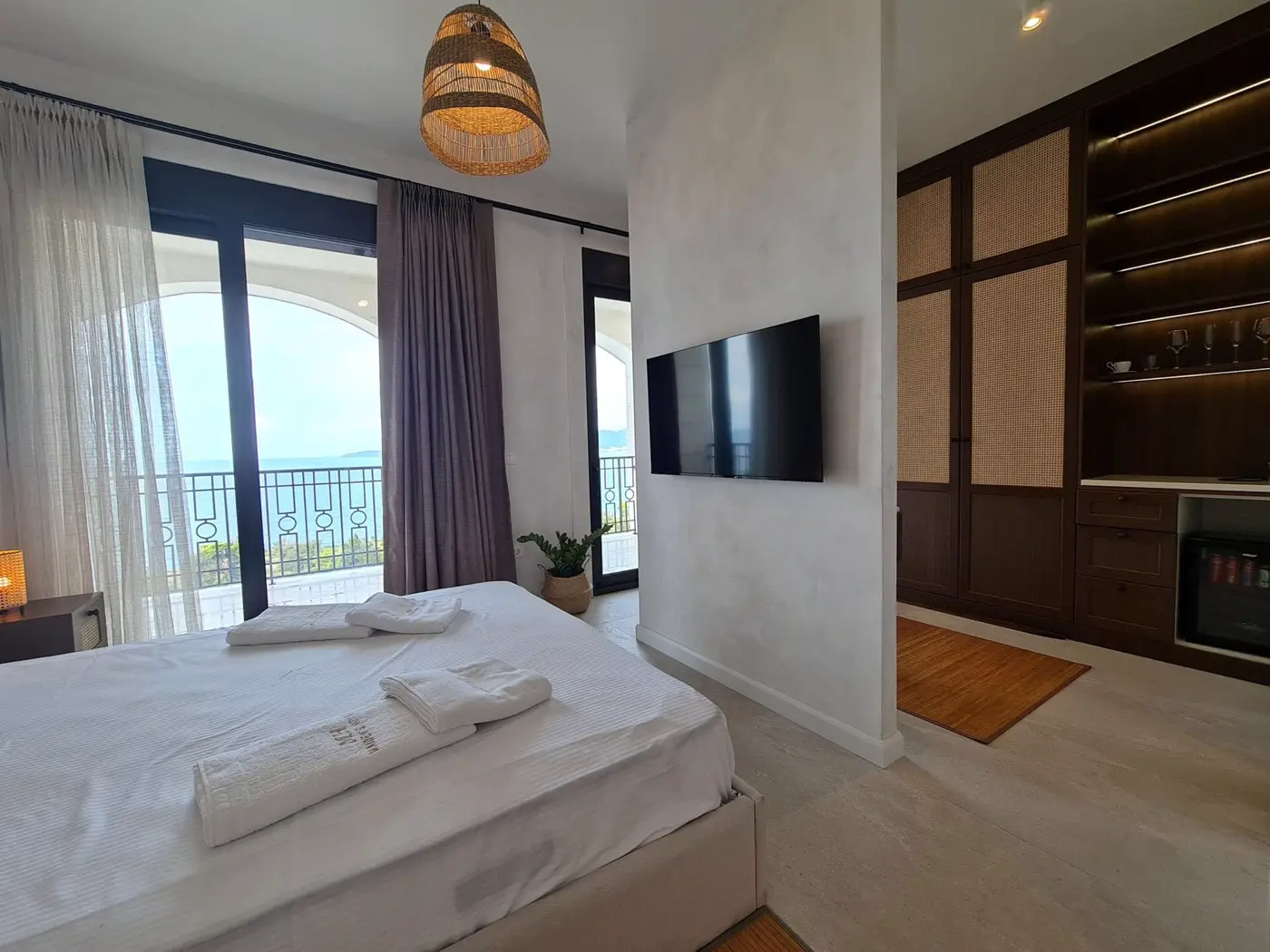 Three-story villa with pool and panoramic sea view, Skočiđevojka, Budva