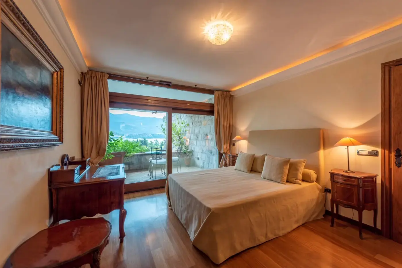 Stone villa with pool and sea view in the immediate vicinity of the Old Town, Budva
