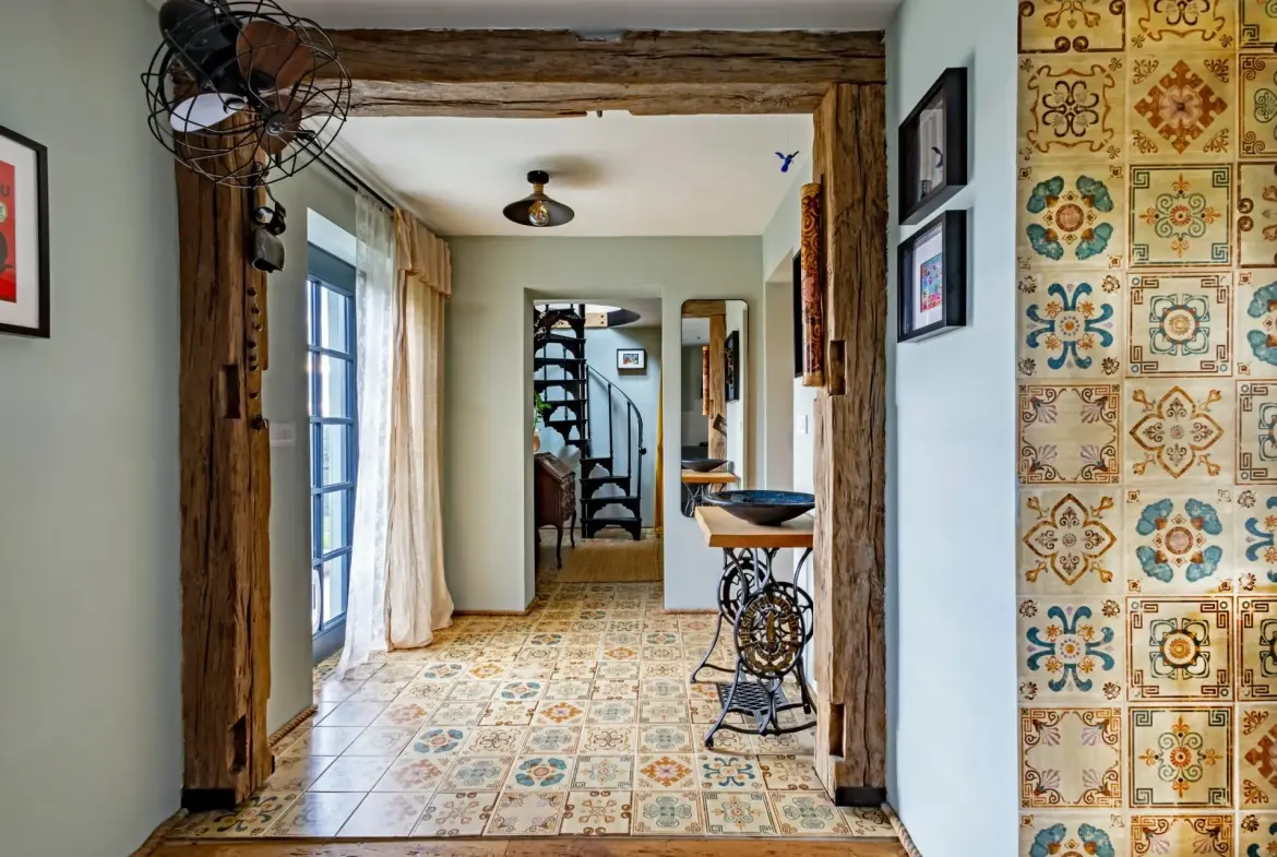 South East area – A beautiful, renovated house with large garden and vineyard