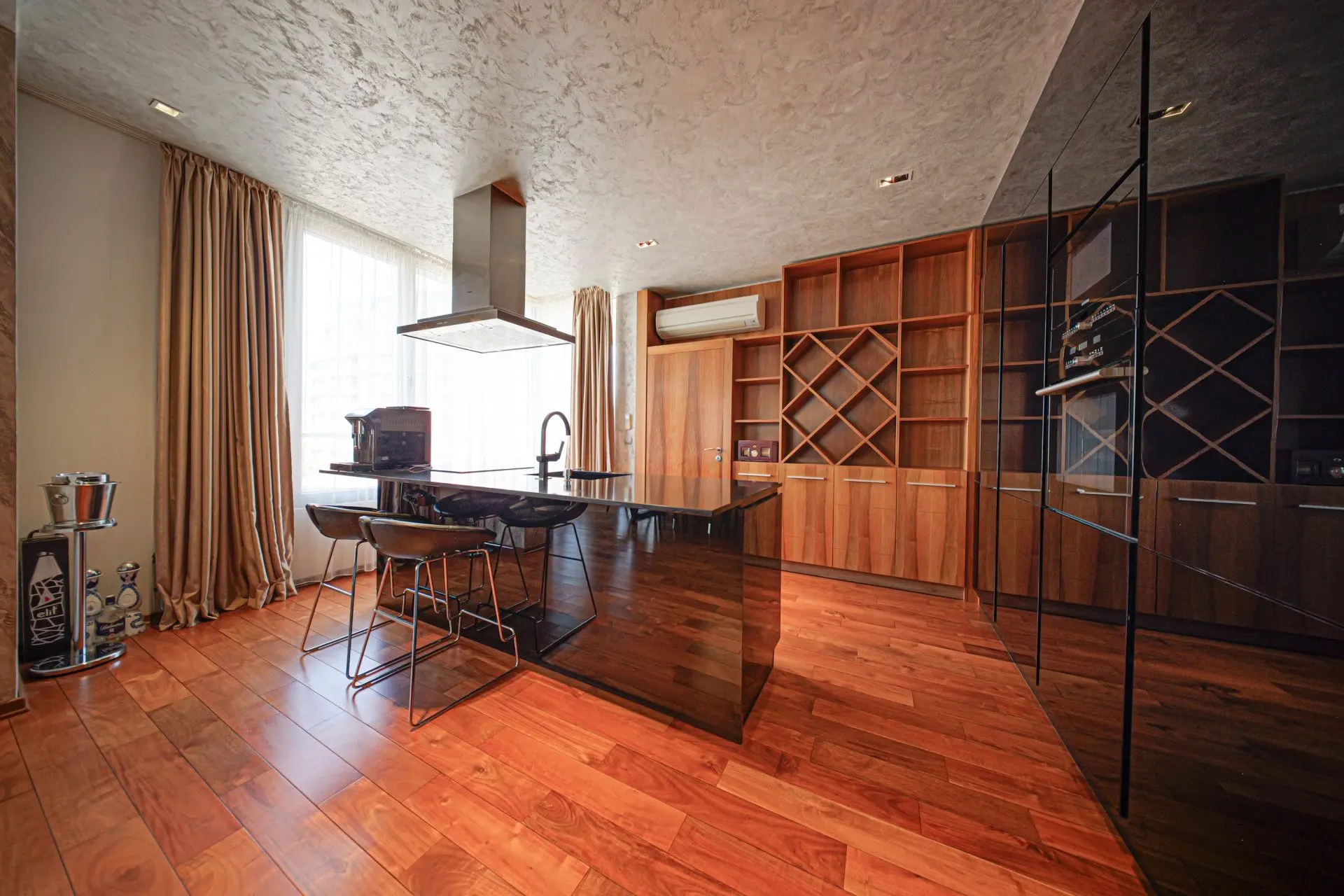 Luxurious penthouse with stunning views in Krastova Vada for sale