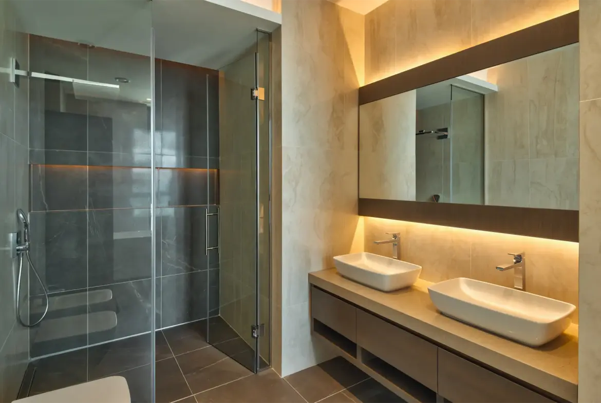 Spacious and modern three-bedroom apartment in Marina Residences