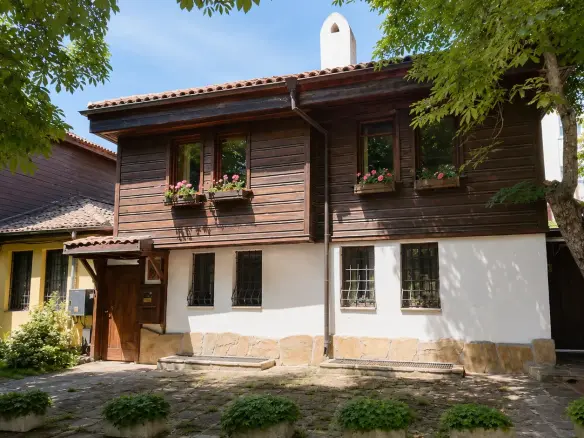 Detached house located in the heart of the old town and the iconic Greek Quarter