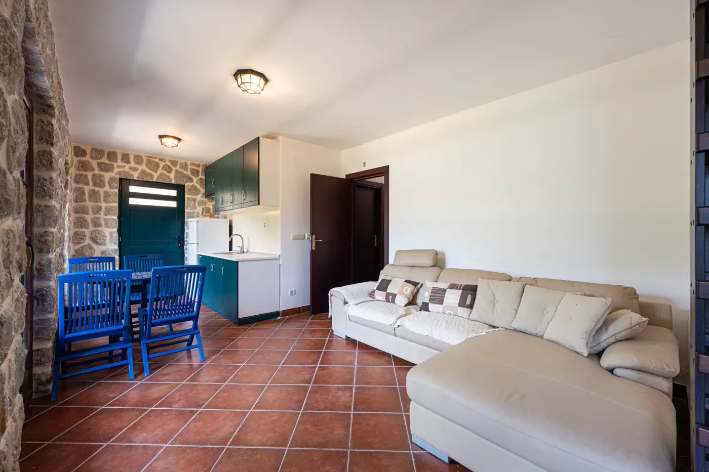 Villa in a complex on the first line to the sea, Kostanjica, Kotor