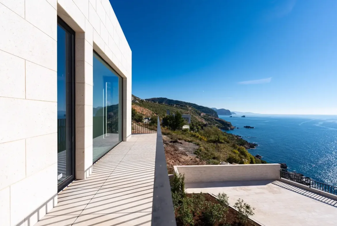 Villa on the cliff, Skočiđevojka, Budva
