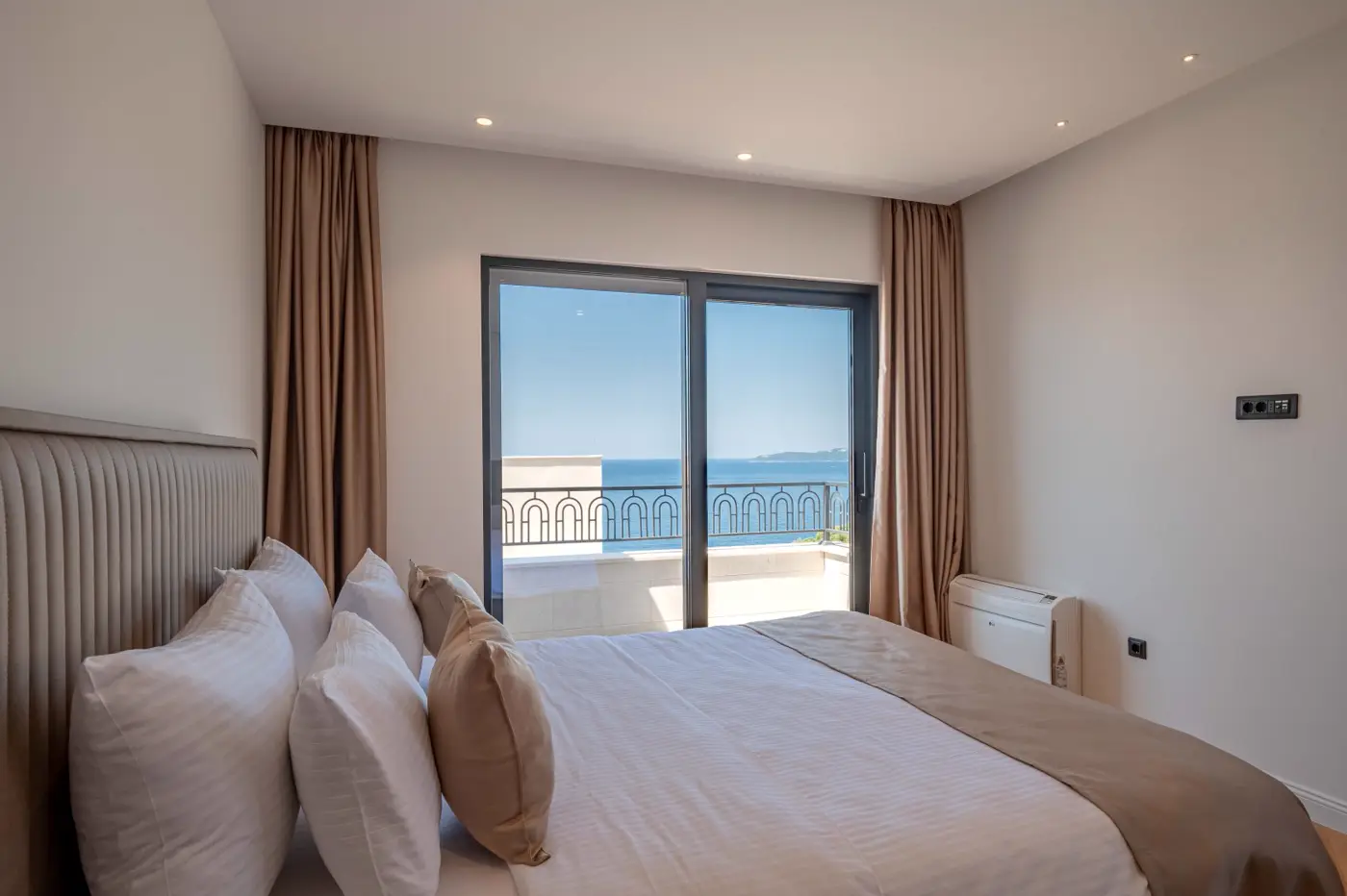 18-37 New furnished villa with pool, Reževići, Budva