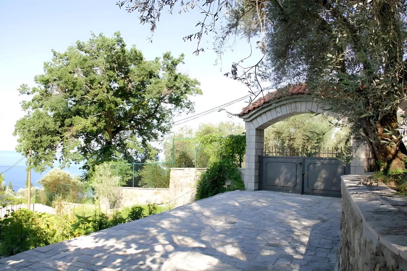 Villa with swimming pool on a plot of 1200m2, Katun Reževići, Budva