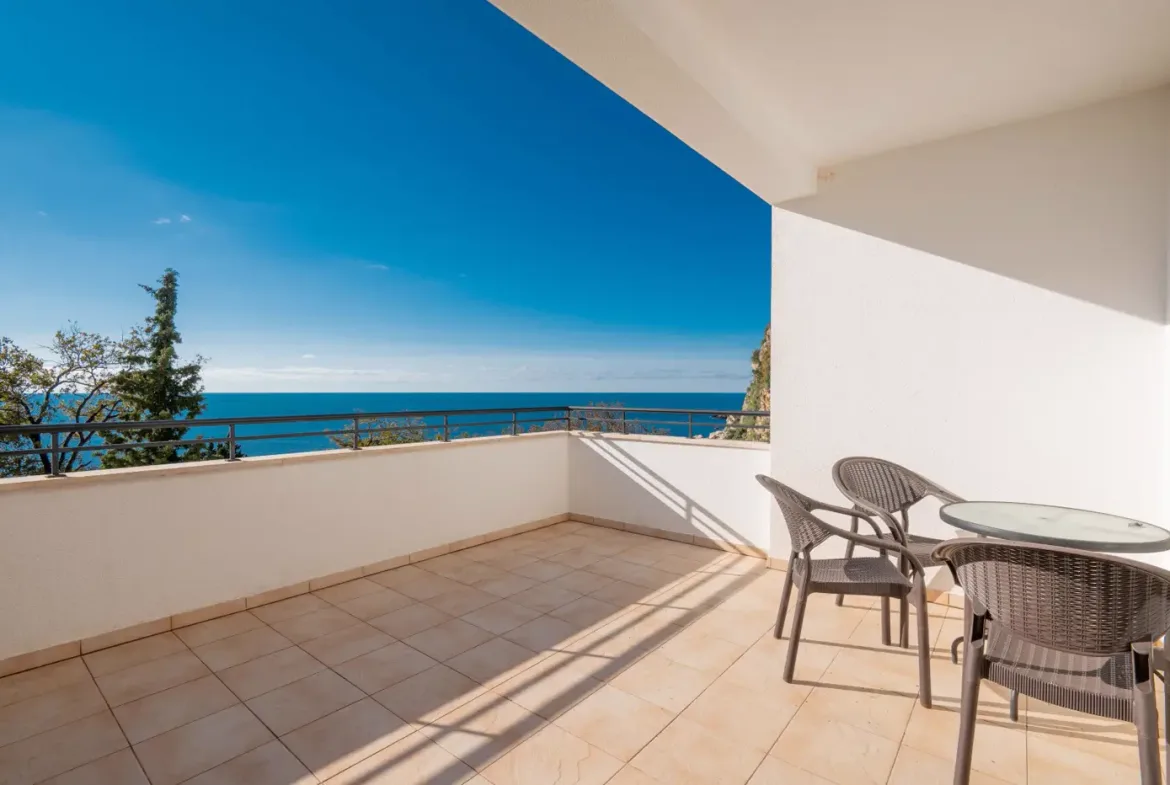 Villa with 4 bedrooms in the second row to the sea, Perazića Do, Budva