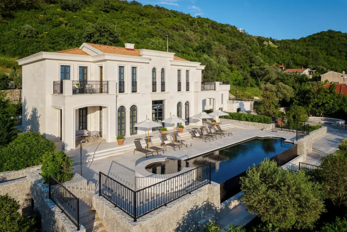 Exclusive complex of three villas with sea view, available for rent, Budva