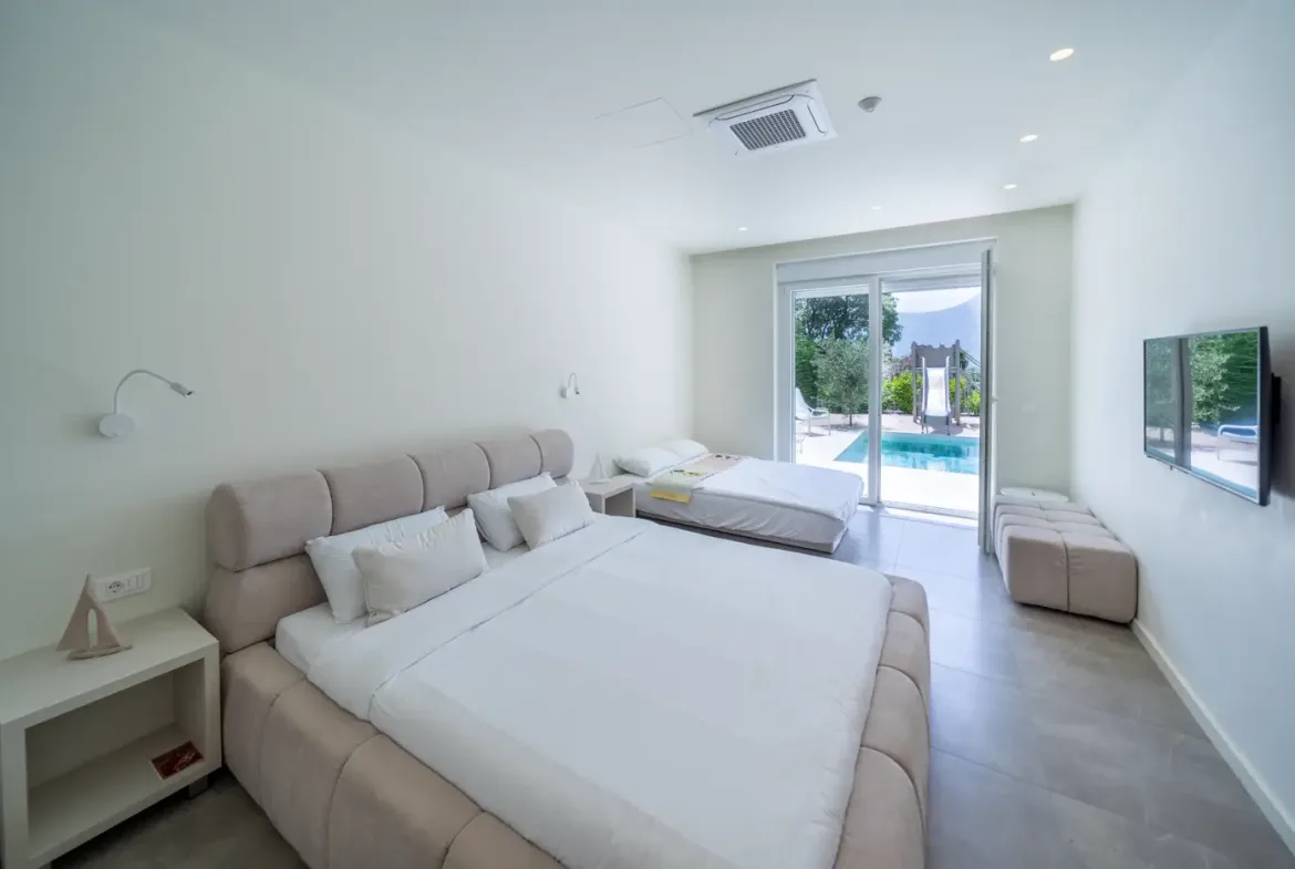 Family villa with pool and sea view, Orahovac, Kotor