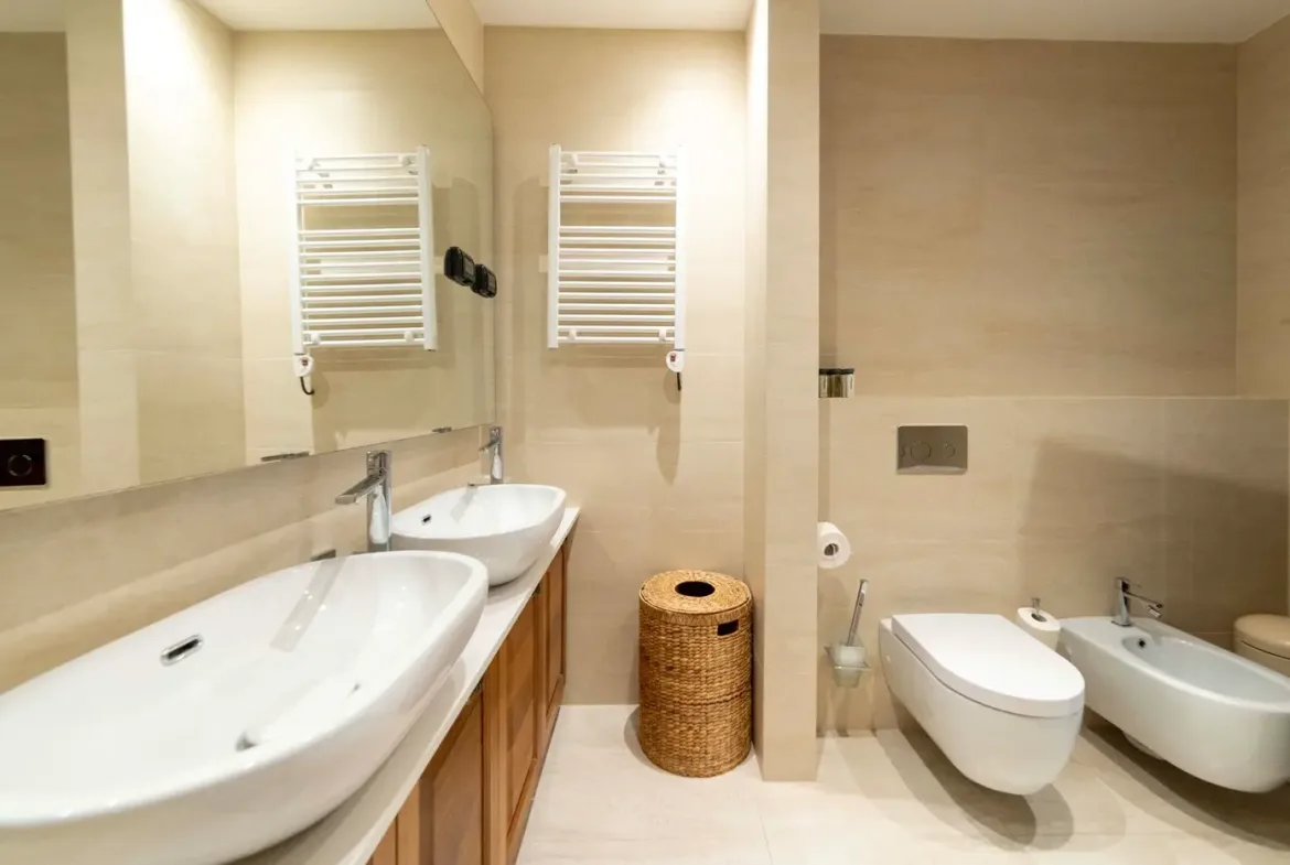 Three-room palazzo-style villa on the first line to the sea, Dobrota, Kotor