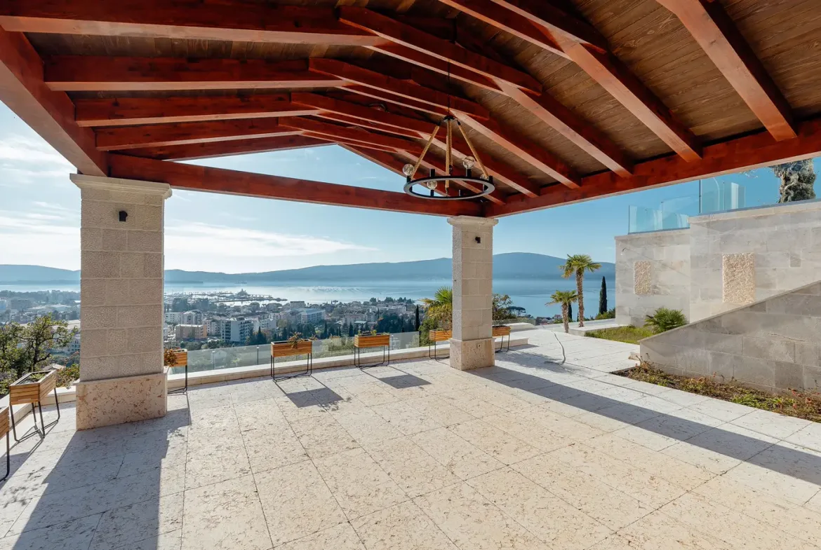 A unique villa with a panoramic view of the sea and Porto Montenegro, Tivat