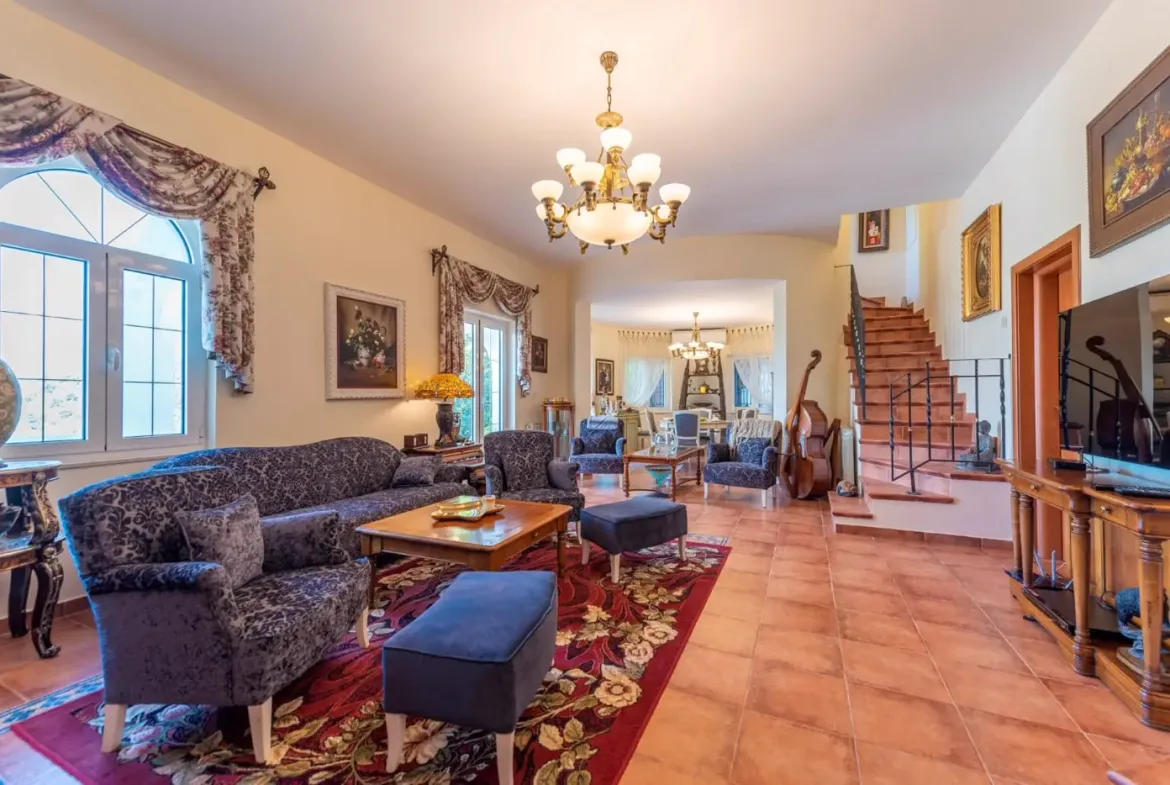 A complex of two villas in an elite location, Miločer, Budva