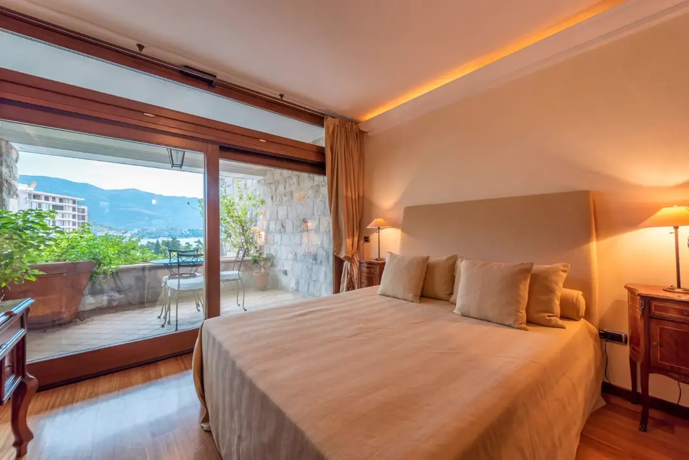 Stone villa with pool and sea view in the immediate vicinity of the Old Town, Budva