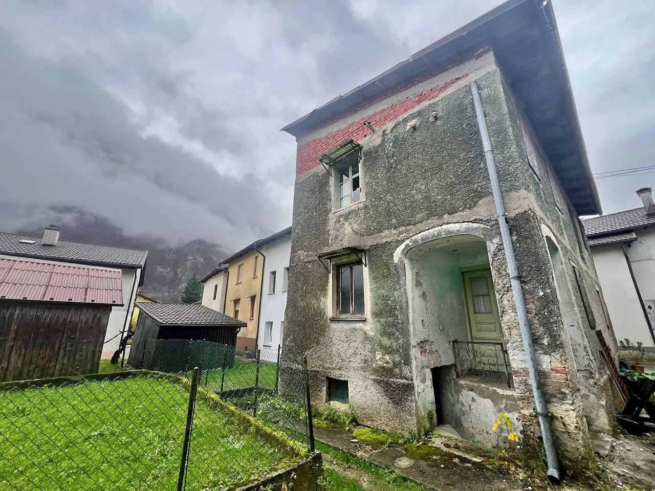 Soča area – Charming House in need of renovation in the Soča Valley
