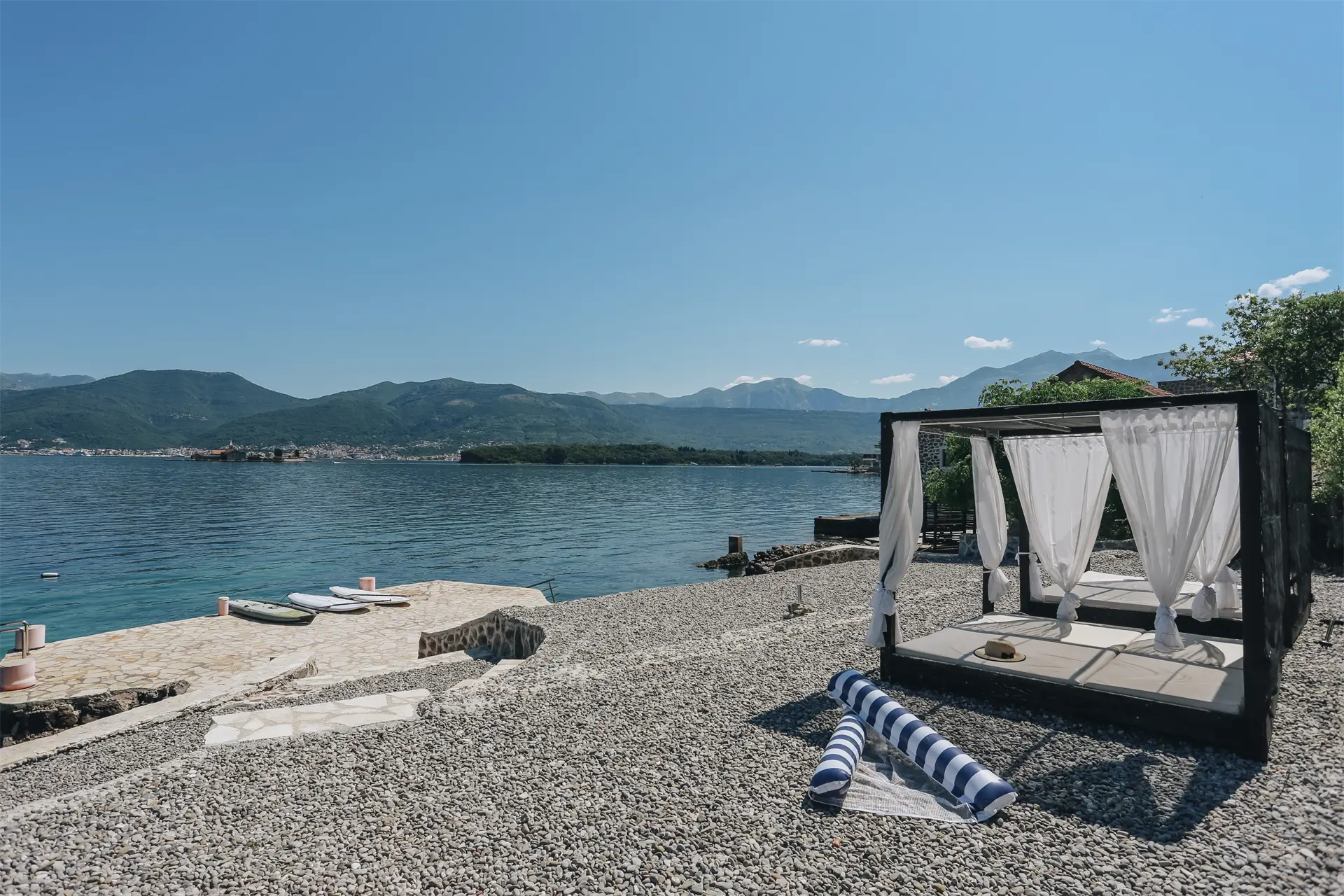 18b368861300b6ae15cdd2b176b59f84 Beachfront Villa