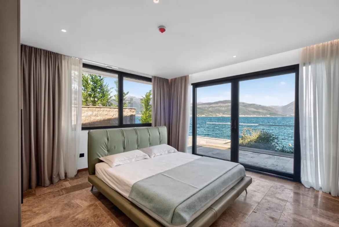 First-line seaside villa, Krašići
