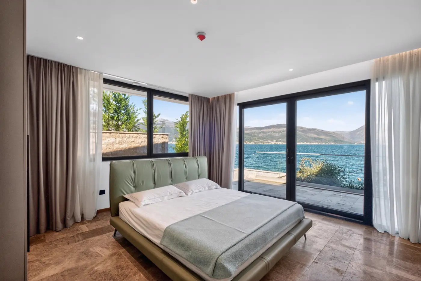 First-line seaside villa, Krašići