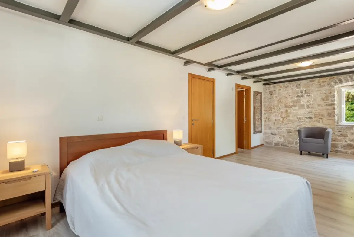 Palazzo Jerovica, a complex of stone villas and houses with a pool and a view of the bay, Kotor