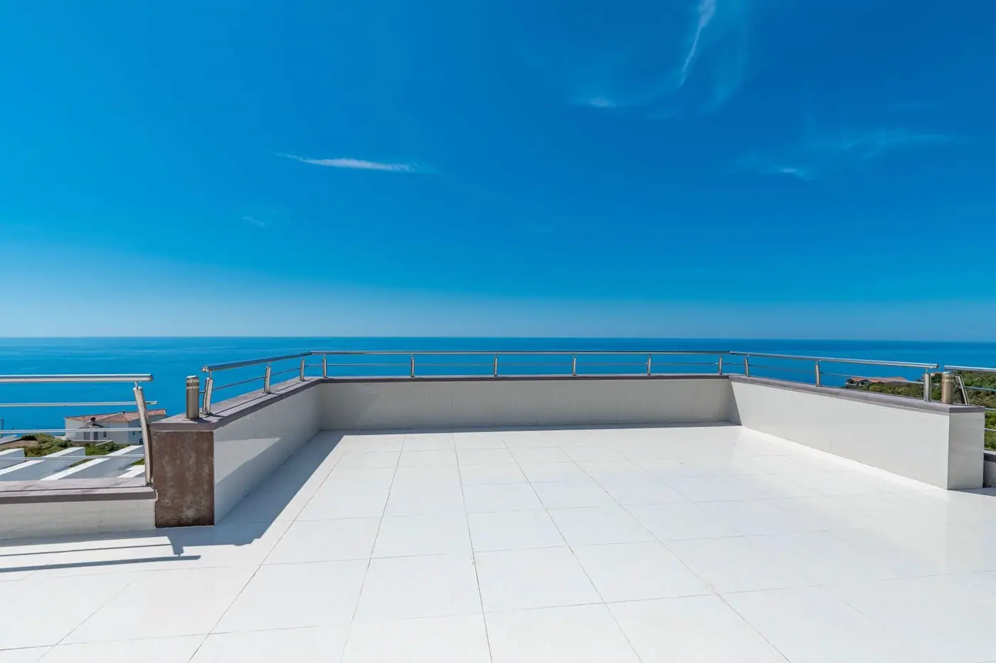 Villa with pool and open sea view