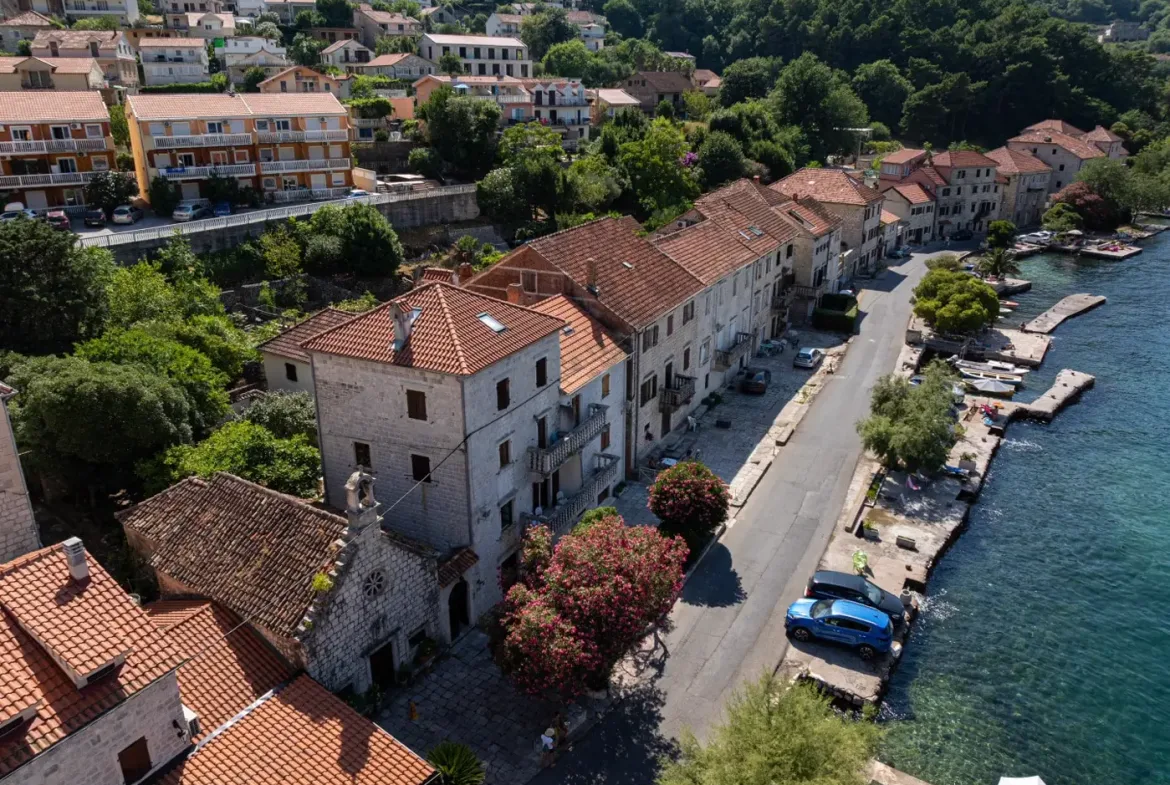 Historic stone villa on the first line to the sea, Prcanj, Kotor