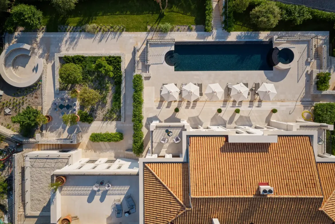 Exclusive complex of three villas with sea view, available for rent, Budva