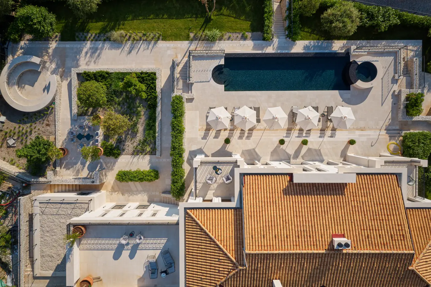 19-59 Exclusive complex of three villas with sea view, available for rent, Budva