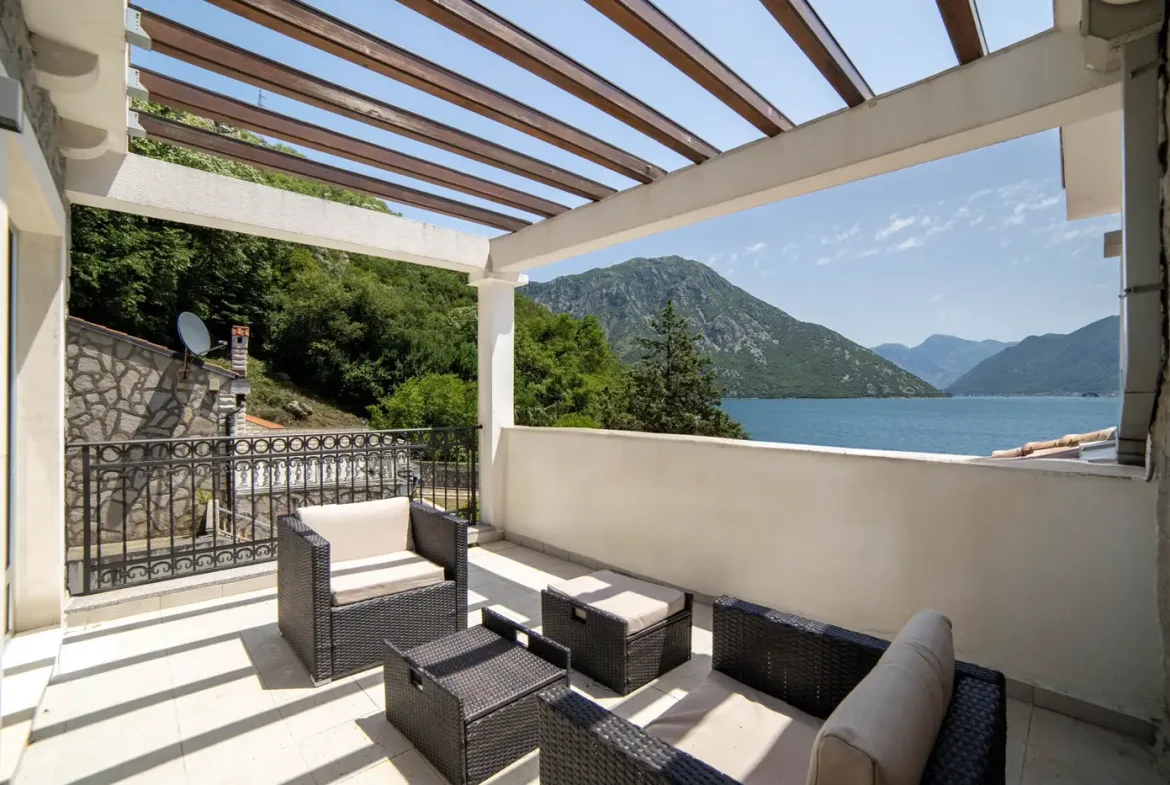 Modern villa on the first line to the sea, Strp, Kotor